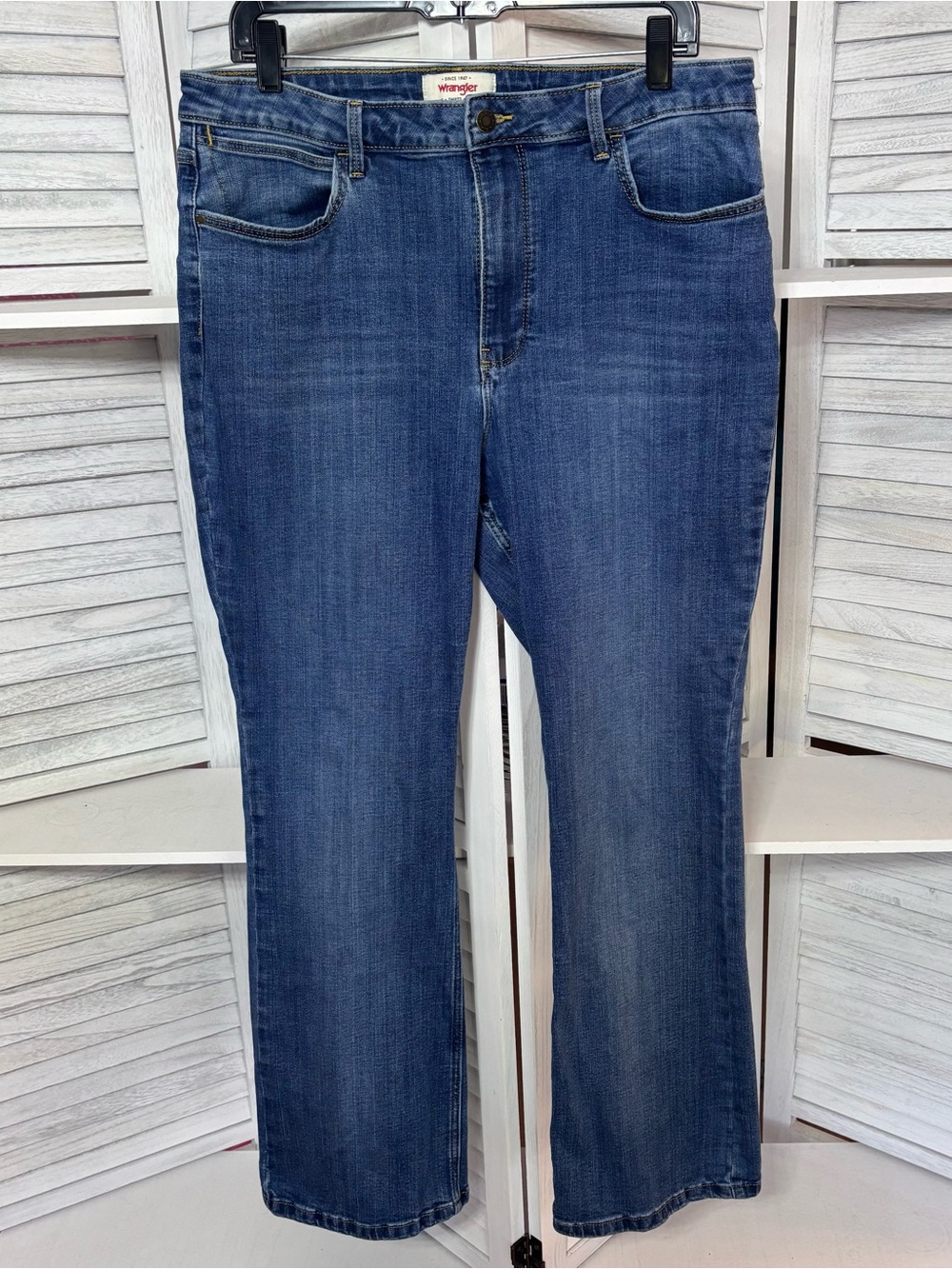 Wrangler High Rise Bold Boot Jeans Women’s 16x30 Bootcut Medium Wash